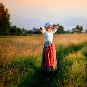 Не одна-то во поле дороженька