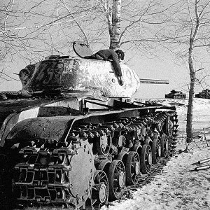 На поле танки грохотали
